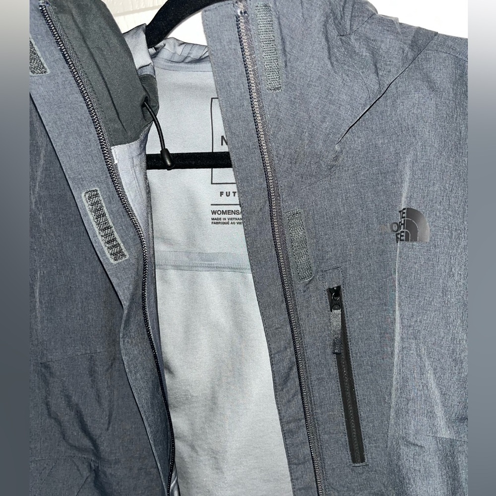 The North Face Dryzzle Futurelight Rainjacket - image 3